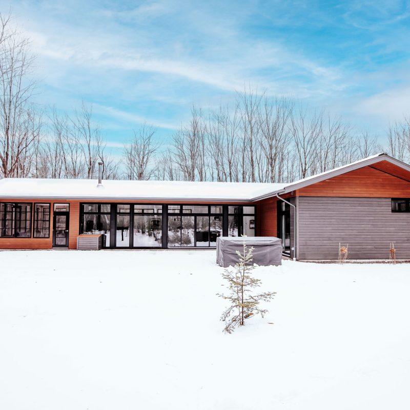 Ecoenergetique_Abri_1850_Desjardins_arriere3_Web